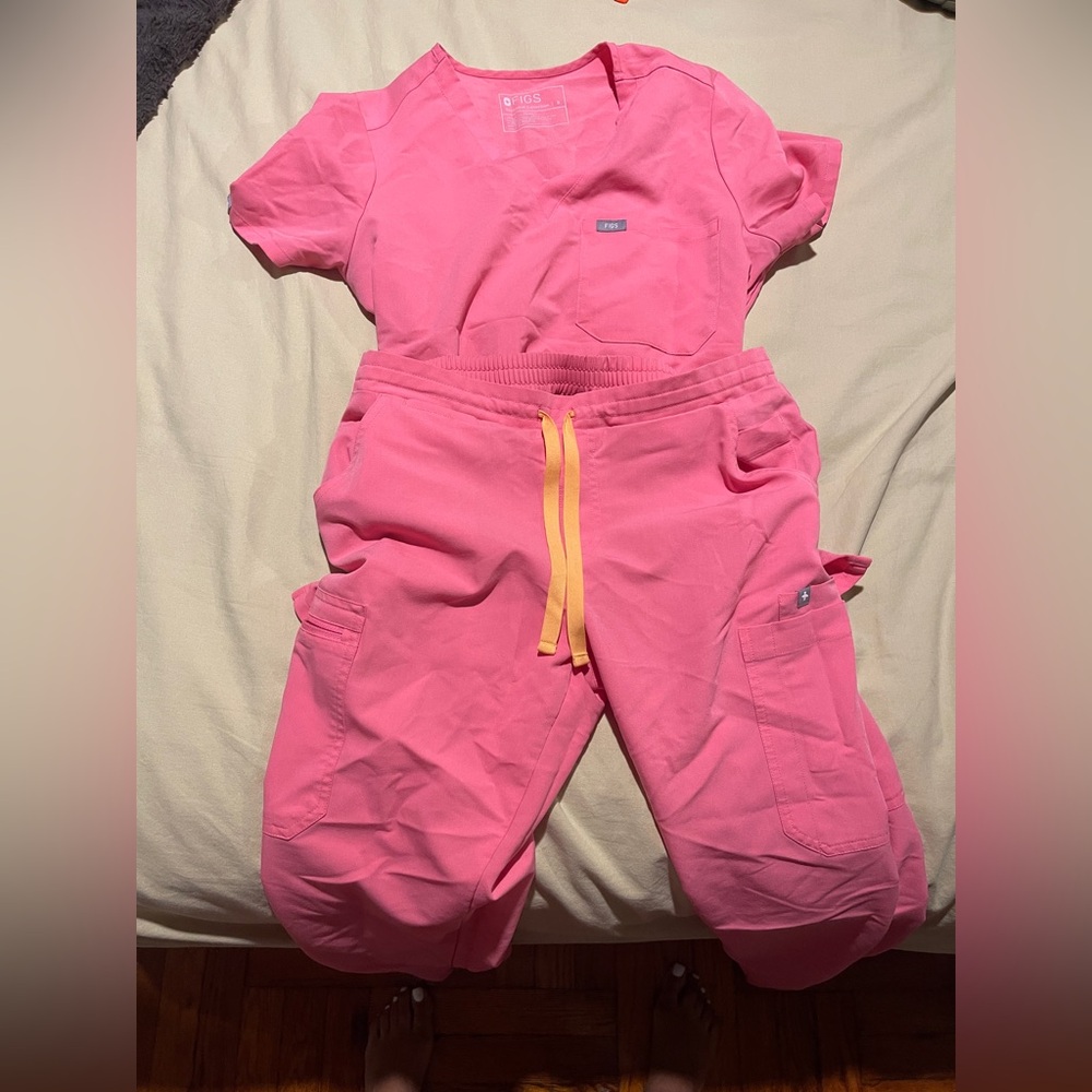 NEON PINK SCRUB SET